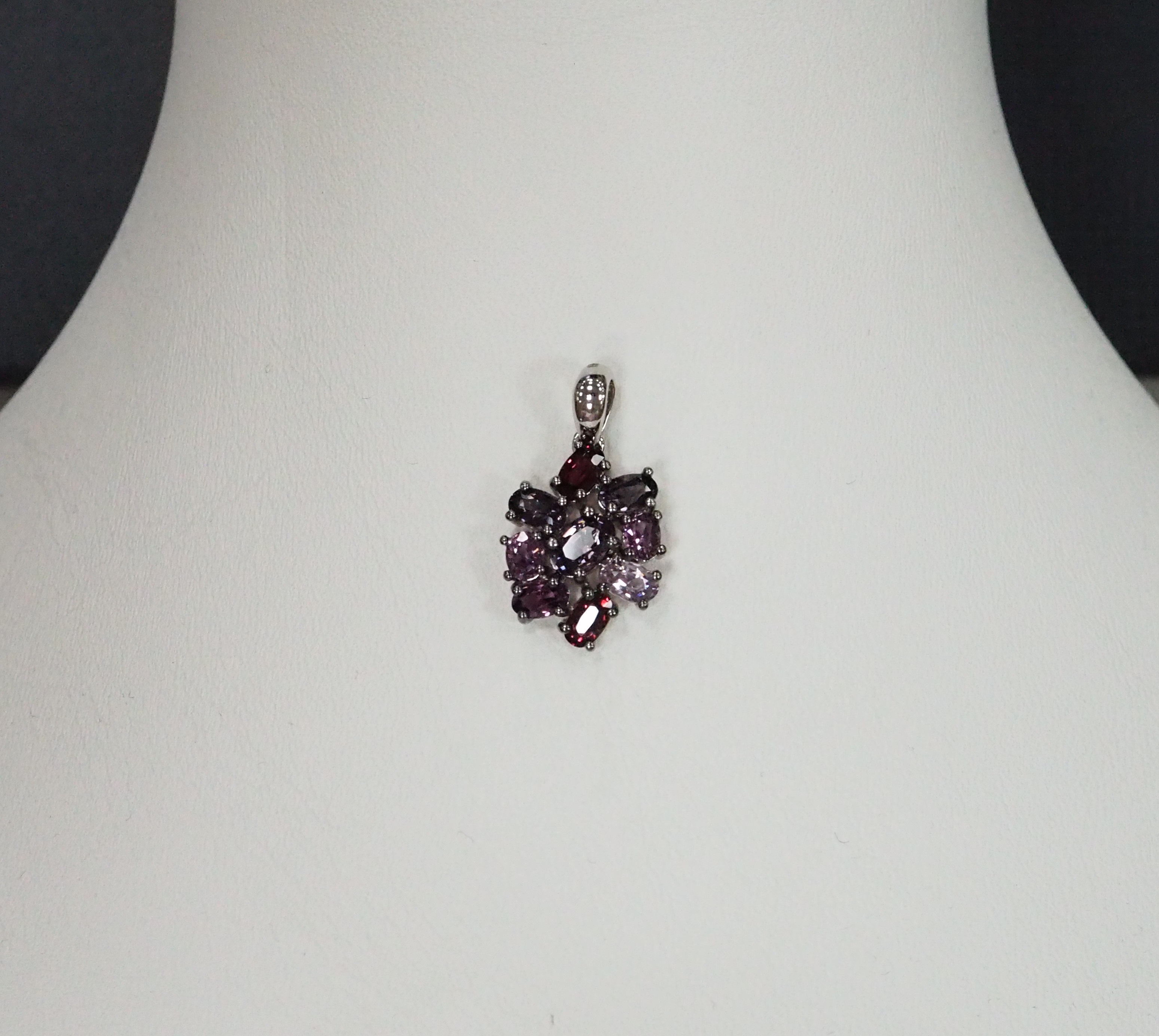 Серебряная подвеска с разноцвеной шпинелью